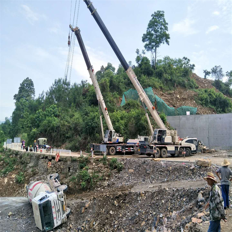 社旗县汽车掉沟里叫吊车救援要多少钱